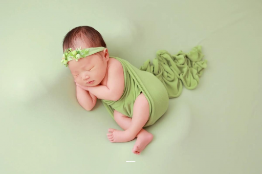 新昌宝宝趴着睡是积食吗